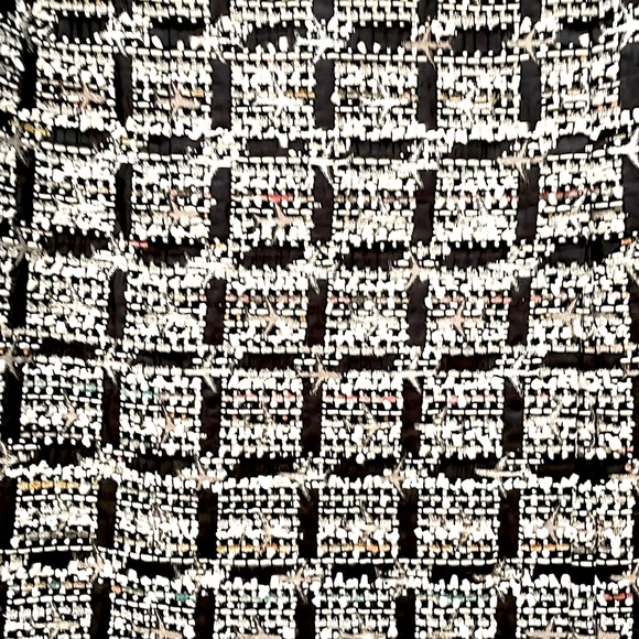 SALE! Chanel Black & White Silk Blend Tweed Skirt - Picture 3 of 14